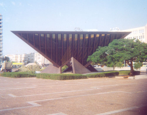 אנדרטה לשואה ולתקומה